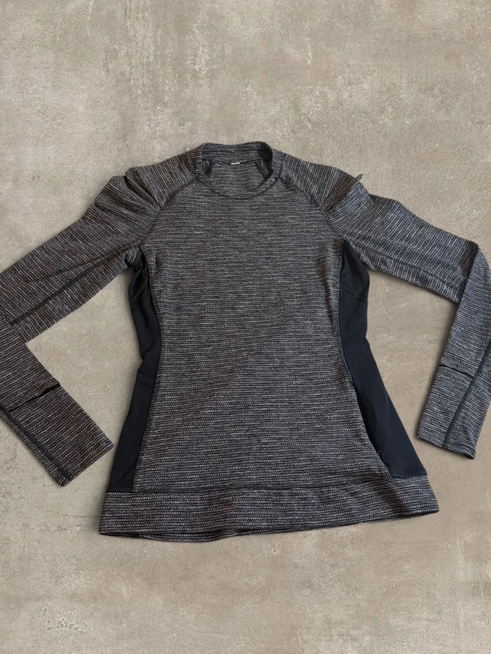 Lululemon Heathered Black Charcoal Long Sleeve Running Shirt Thumbholes Womens 4